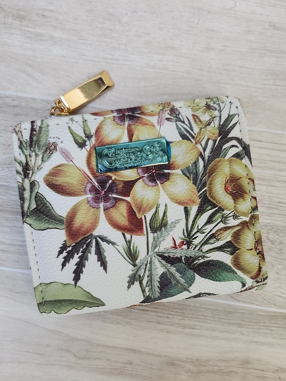 NWOT CARLOS SANTANA COMPACT BOTANICAL PRINT WALLET